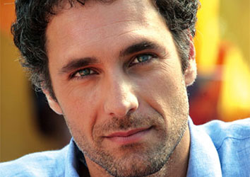 Attore famoso Raoul Bova