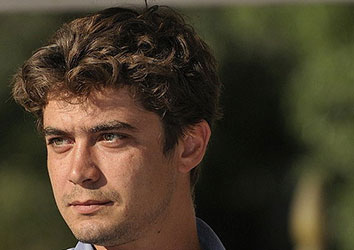 Attore famoso Riccardo Scamarcio